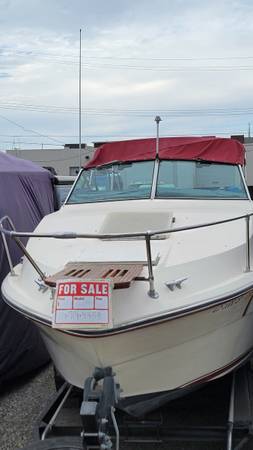Photo Nice Sea Ray Cabin Cruiser and double axel trailer with disc brakes $6,325