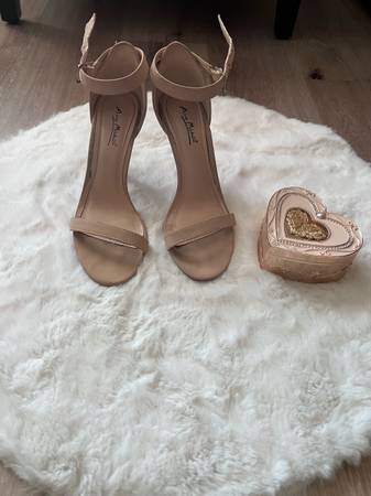 Nude Stiletto heels by Anne Michelle cute sexy size 8 $30