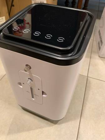 Photo PORTABLE COMPACT HOME OXYGEN CONCENTRATOR BREATHING MACHINE $225