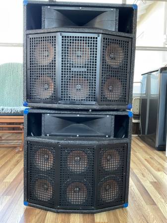 Photo Peavey CL2 PA speakers $400