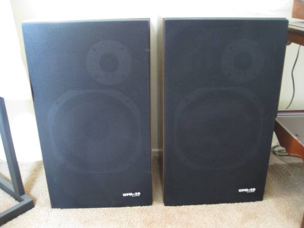 Photo Pioneer HPM 40 Speakers $400