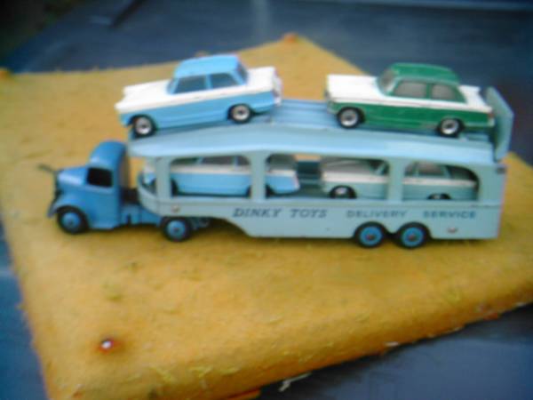 Photo RARE  ORIGINAL 1950s DINKY TOY TRANSPORT WITH 4 CARS....XLNT. $300