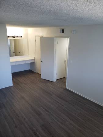 Photo Right Place, Right Price, Right Now Upgraded 1 bedroom Ready Now $2,120