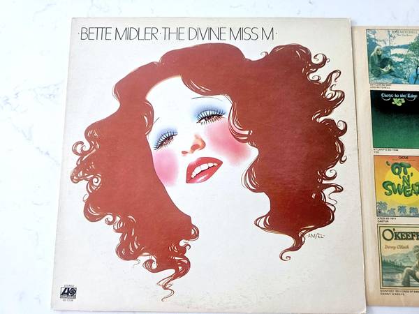 Photo This is a rare first edition of the album Bette Midler the Divine Miss $39