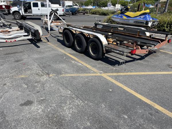 Photo Trail-rite tandem  Triple axle heavy duty trailer 23-26 foot boat $2,000