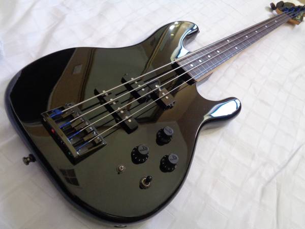 Photo Vintage 1985 Fender Japan Power Z Jazz Fretless Bass Special Black. $1,350