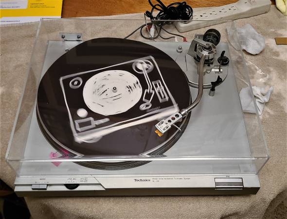 Photo Vintage Technics SL-D2 Stereo Turntable Record Player $175