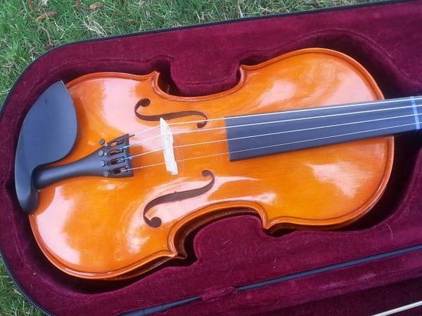 Photo Viola, Full Size, With Case, Bow, Extras $175