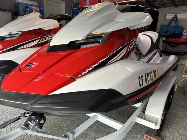 Photo Yamaha Jet Skis $23,000