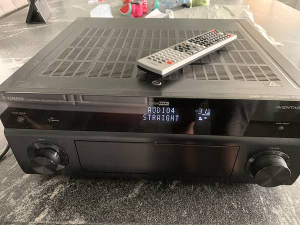 Photo Yamaha RX-A1000 Aventage 3D Ready 735 watt Receiver $350