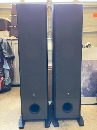 Photo Yamaha Speakers - NS-A200XT and NS-E55 $95