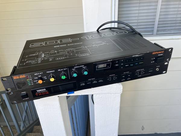 Photo Yamaha TX81z rackmount synth  Roland SDE-1000 Digital Delay $200