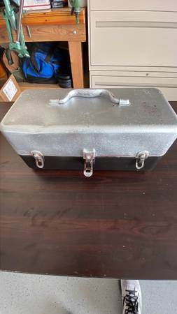 Photo vintage fishing box with fishing tackle and llures $20