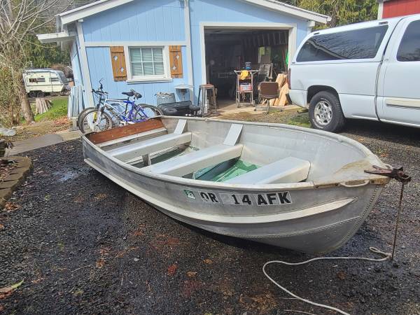 14FT Aluminum fishing boat $750