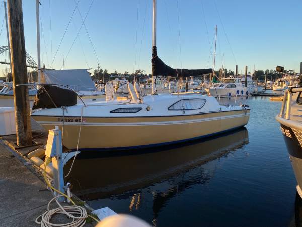 1974 Reinell sailboat $2,000