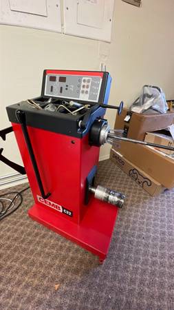 Photo CEMB C22 Motorcycle Wheel Balancer $1,500