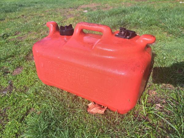 Photo Dura tank brand 6 gallon boat fuel tank with fuel gauge. In good shape $50