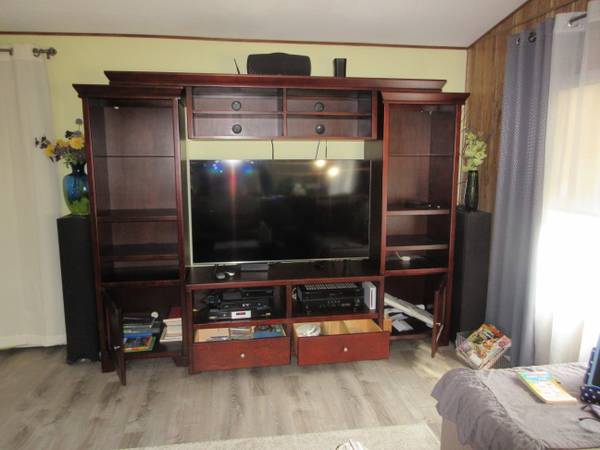 Photo Large TV entertainment center $800