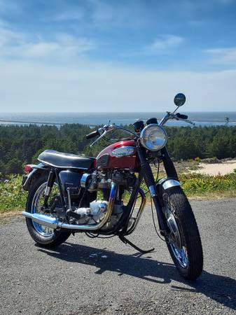 Photo Triumph T120R 1968 $8,500