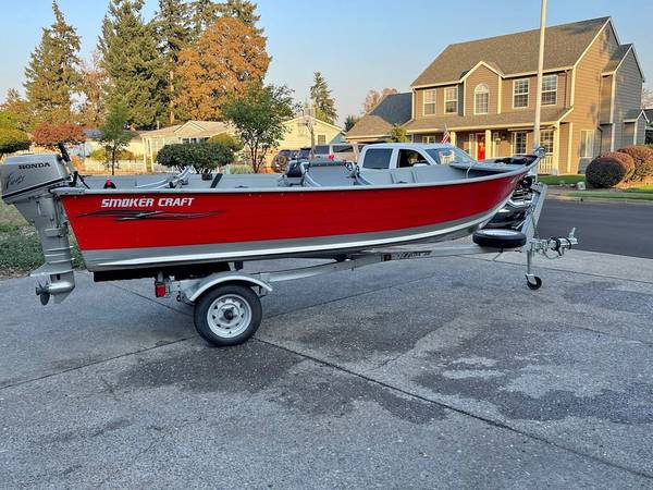 1988 Smokercraft 15ft boat $600