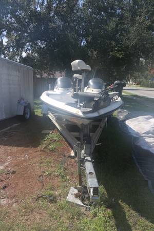 Photo 1999 20-foot Trition 2016 200HP Motor 340 hours on the New Motor $22,000