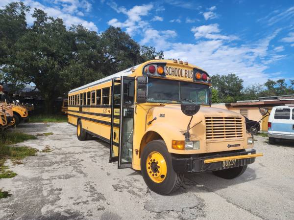 Photo 2003 blue bird dt466 72 pass ac florida bus clean no rust $7,250