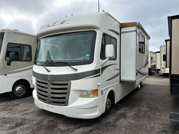 Photo 2012 Thor Ace 29.1 Class A Gas Motorhome (Financing Available) $39,995