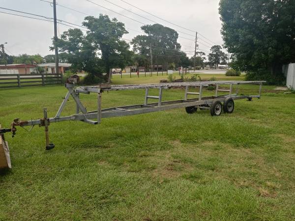 Photo 22-26ft Pontoon boat trailer galvanized lift trailer $2,000