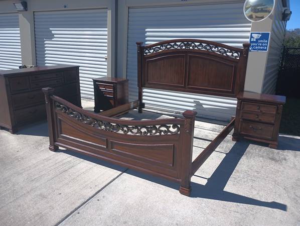 Photo FREE DELIVERY ST CLOUD 4 PIECE KING BEDROOM SET $449