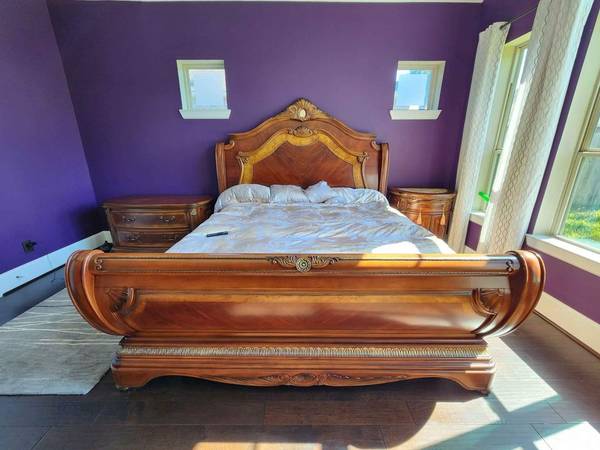Photo Gorgeous Michael Amini Cortina Bedroom Set $4,500