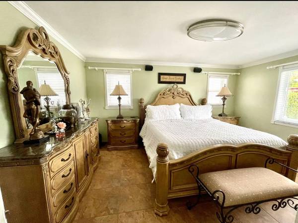Photo Gorgeous Michael Amini La Francaise Bedroom Set $3,250