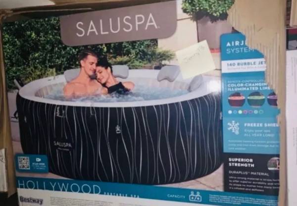 Photo Hollywood Saluspa Color Changing Hot Tub BRAND NEW $599