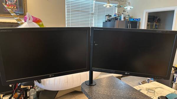 Photo LG Dual monitors and stand $125