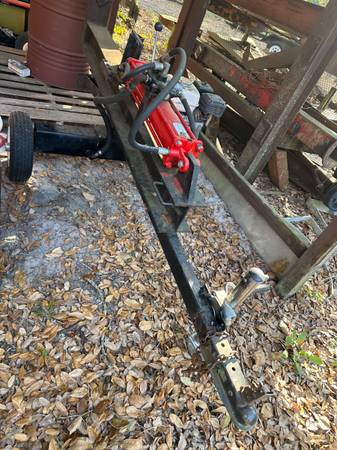 Photo LOG SPLITTER HONDA GX200 works great. $900