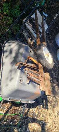 Photo Large 6cuft Wheelbarrow solid run-flat tire and parts needing assembly $29