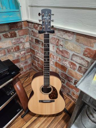 Photo Larrivee Custom Vine Edition Acoustic Guitar $1,800