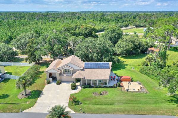 Photo Leesburg Own a home that has income Bring your Boat. $862,000