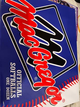 Photo MacGregor 11inch softballs $65