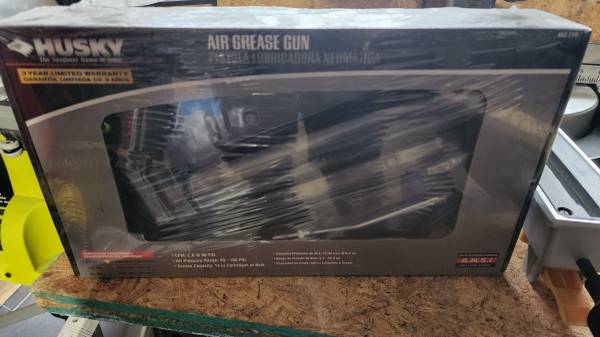 Photo New Husky Air Grease Gun Pneumatic $40