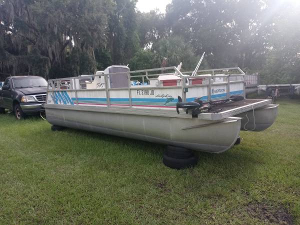 Photo Nice 20ft Jc pontoon boat and motor project. No trailer. Delivery avai $2,250