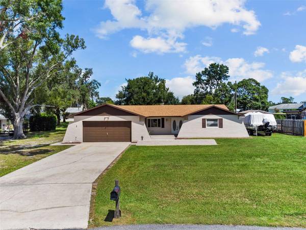 Photo No HOA - Stunning 3 Bed 2 Bath Home in WINTER HAVEN, FL $305,000