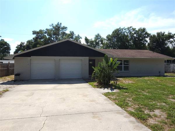 No HOA - Stunning 4 Bed 3 Bath Home in WINTER HAVEN, FL $314,000