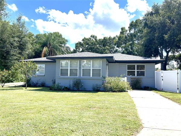 No HOA - Stunning 4 Bed 3 Bath Home in WINTER HAVEN, FL $349,900