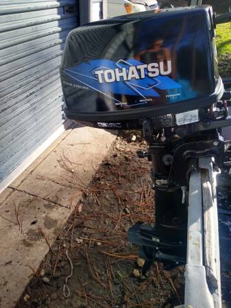 Photo Tohatsu 5hp Outboard and Free boat $600