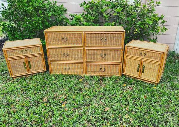 Photo Vintage rattan bamboo bedroom set 6 drawer dresser  2 nightstands $595