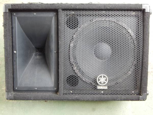 Photo Yamaha SM12V stage monitor speaker $110