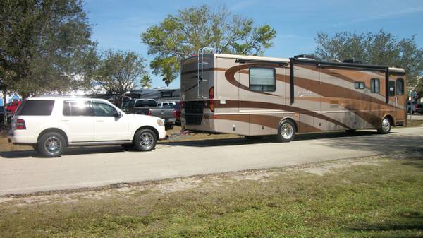 Photo reduced SNOWBIRD special 2004 Fleetwood Discovery $44,900