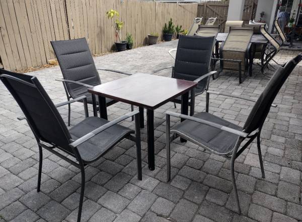 Photo set of four outdoor all weather metal frame patio chairs balcony chairs backyard $95