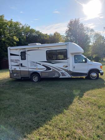 Photo 24 foot motorhome hard-to-find size $30,000