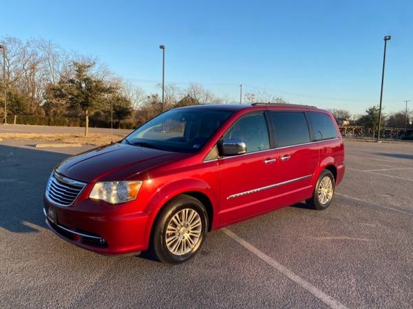 Photo 2013 CHRYSLER TOWN  COUNTRY TOURING L ONE OWNER - $8,997 (CHRYSLER TOWN  COUNTRY)